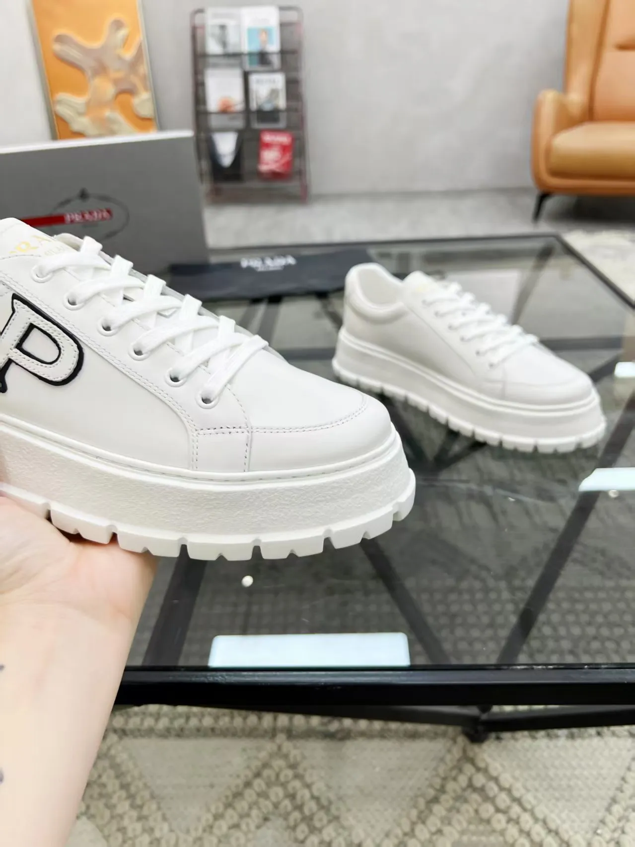 Men's Men's Shoes 💰440 [New Style] 🎍🎍Prada Prada's new men's leather sneakers, the highest version on the market, any comparison is welcome🆚! The original leather has excellent texture and is super high-end! Fetal sheep net lining imported from Italy, removable pad! Luxurious materials and fine workmanship, highly recommended! Code: 38-44 (45 can be customized